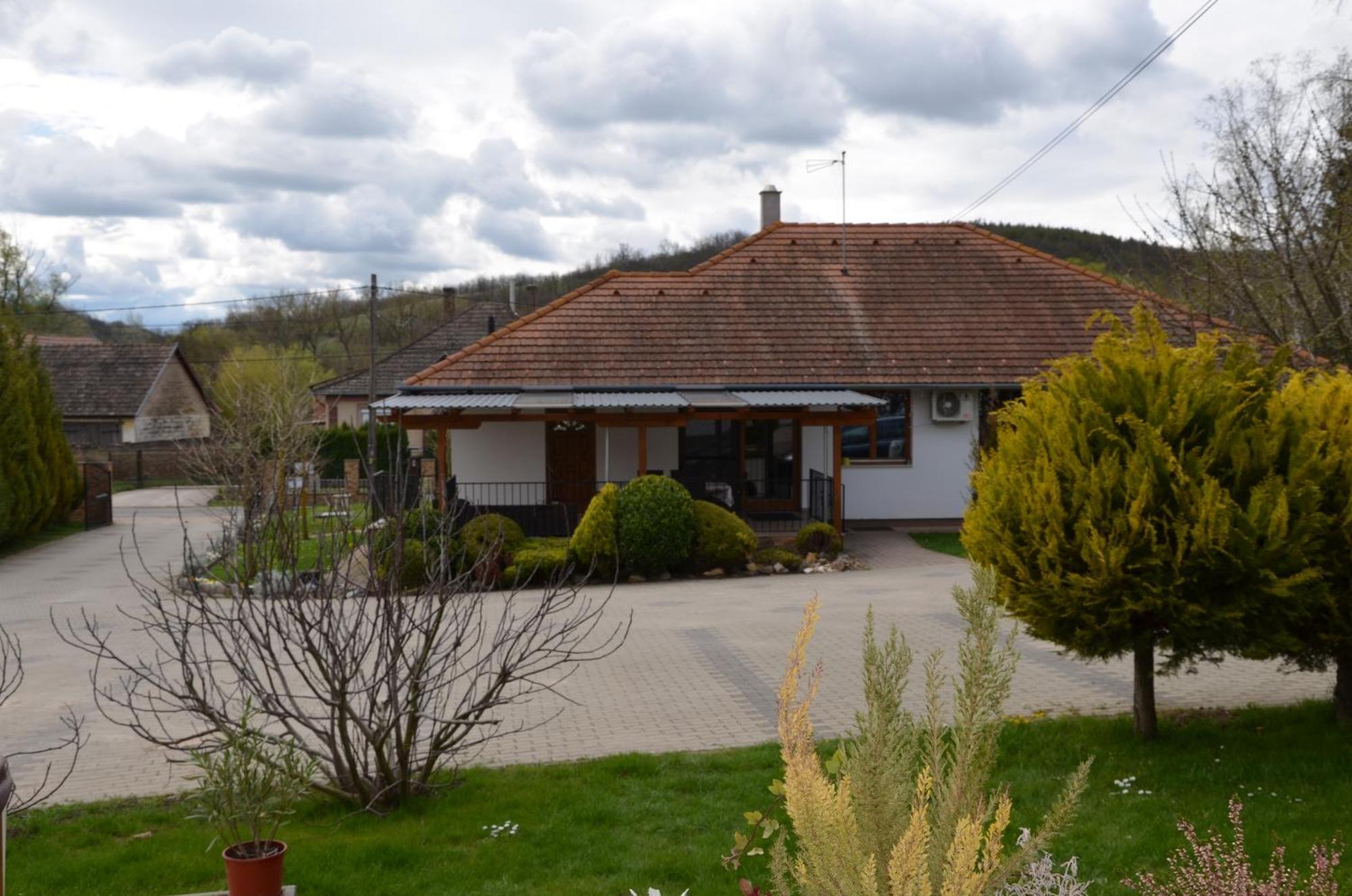 Kerekerdo Vendeghaz Hotel Kisszékely Exterior foto